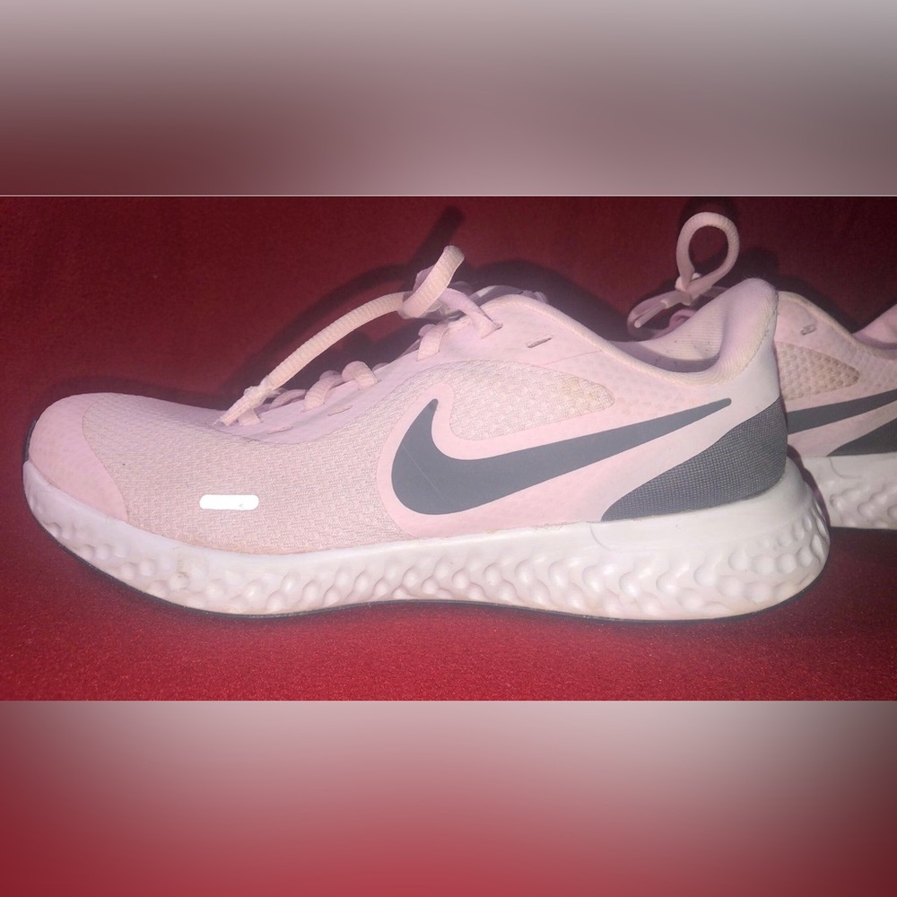 NIKE Revolution Running Shoes Sz 6 Women’s